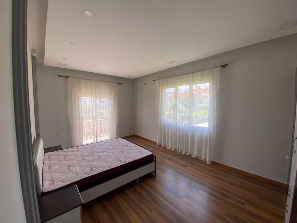 Vile Me Qera 3+1 Ne Sauk (ID BV22704) Tirane