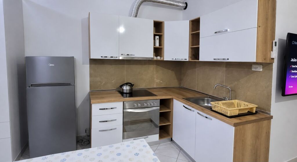 Apartament 1+1 me qira Rruga "Gramoz Pashko", prane Fakultetit Ekonomik