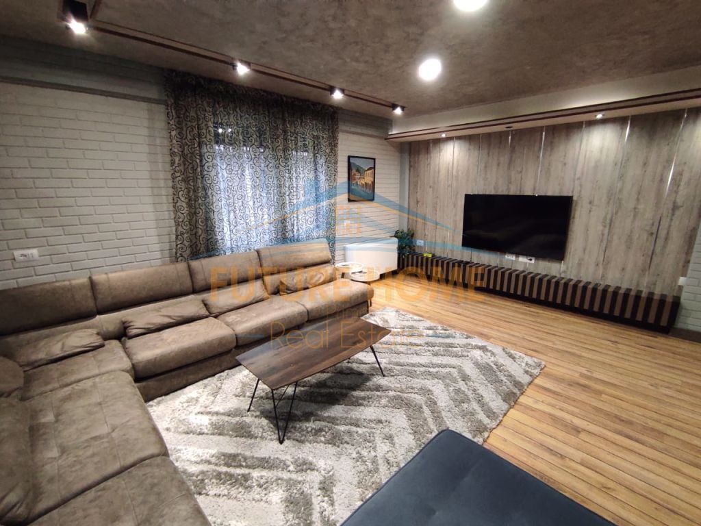 Shitet , Apartament 2+1, Myslym Shyri, Tiranë
