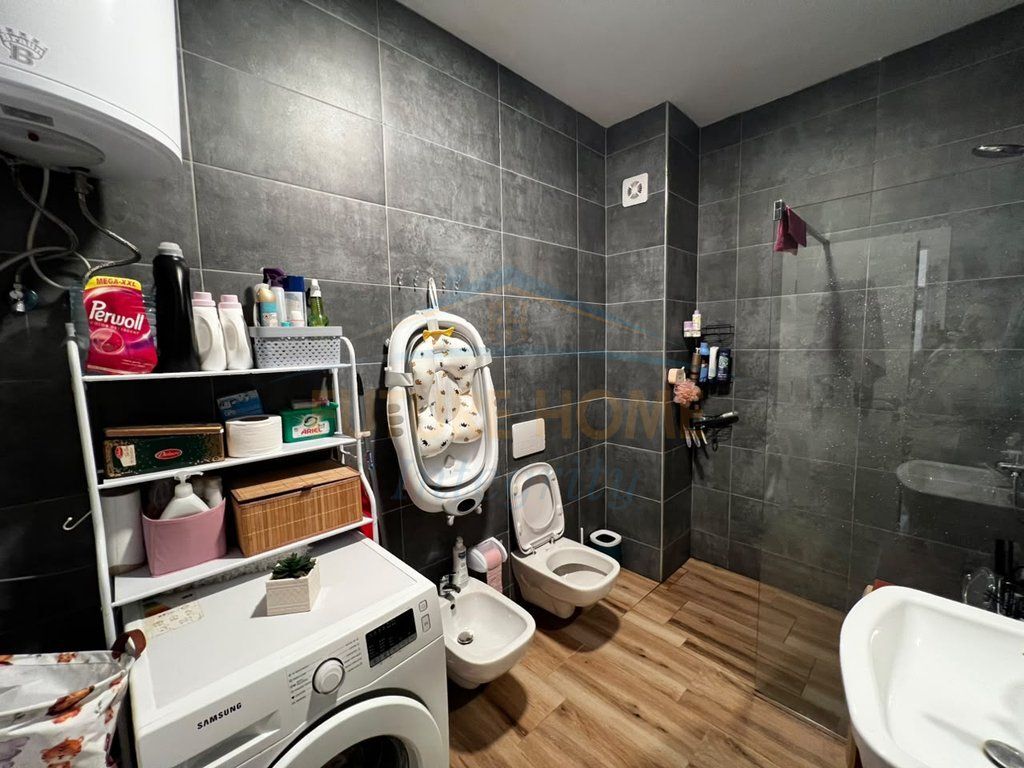 In vendita, appartamento 1+1, Oasis Residence, Tirana.