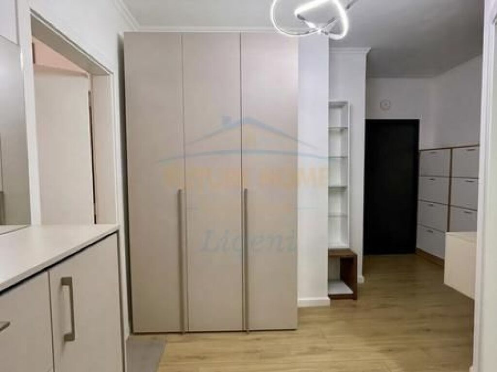 Shitet, Apartament 1+1 (I Konvertuar ne 2+1), Kinostudio, Tiranë