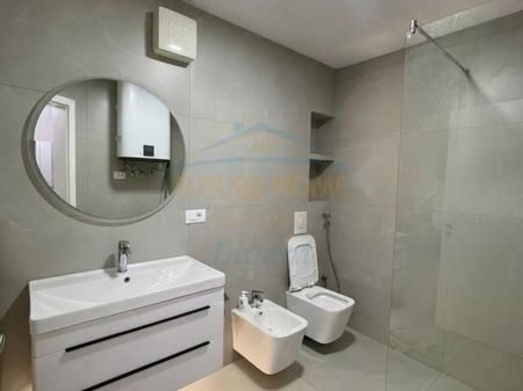 Shitet, Apartament 1+1 (I Konvertuar ne 2+1), Kinostudio, Tiranë