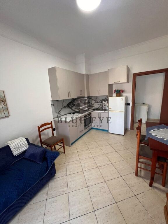 🏡 Jepet me qira apartament 1+1 në zonën e Plazhit, Durrës!