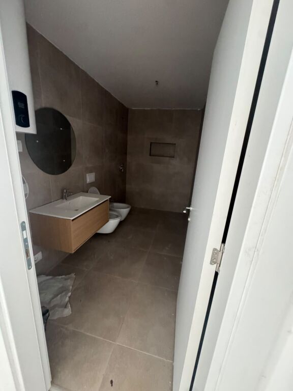 🏠 Shitet Apartament te Ish-Dogana  📍 Adresa: Ish-Dogana