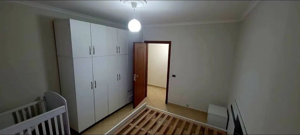 AFFITTASI 1+1+BALCONE - FRESKU, TIRANA