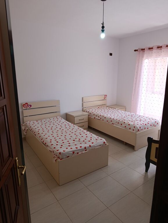 Qera | Apartament 1 + 1 | Rruga 5 Maji | 500 €/muaj