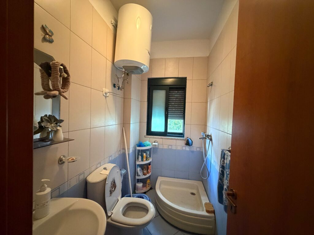 Shitet Apartment 1+1 te Shkembi kavajes