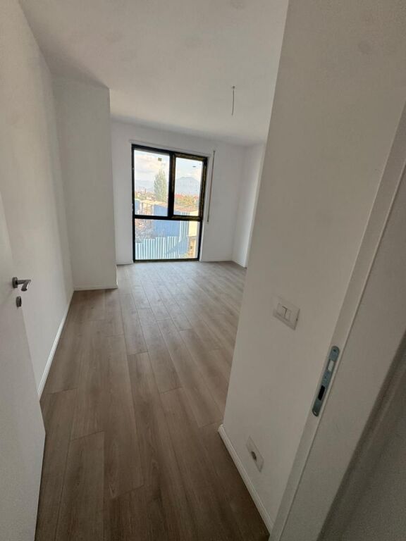 🏠 Shitet Apartament 1+1 te Ish-Dogana  📍 Adresa: Ish-Dogana 🏢 Kompleksi: Akses