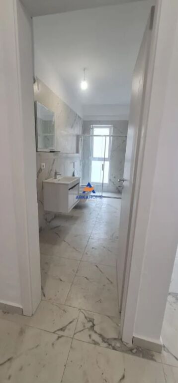 AFFITTASI AMBIENTE PER UFFICIO 79 M2 " VIA DRITAN HOXHA VICINO KUPOLES " 45.000 LEKE