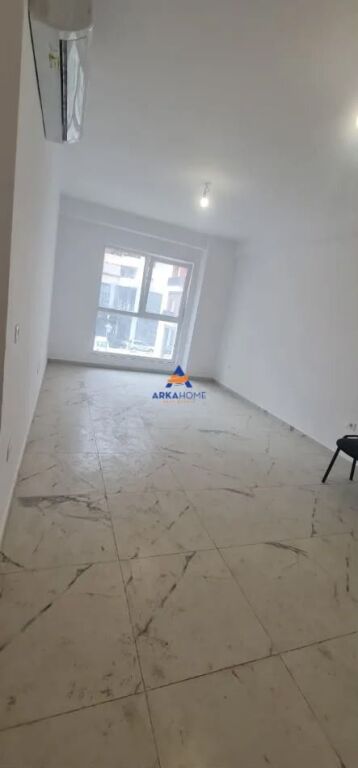 AFFITTASI AMBIENTE PER UFFICIO 79 M2 " VIA DRITAN HOXHA VICINO KUPOLES " 45.000 LEKE