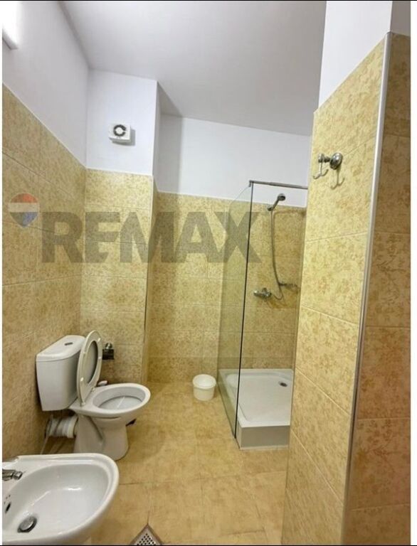 2+1, dry lake with parking, 900 thousand lek negotiable