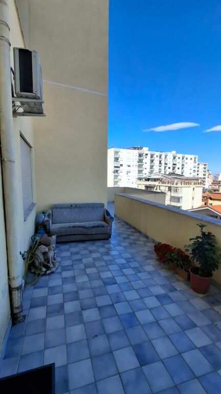 JEPET ME QIRA APARTAMENT 3+1 – STACIONI I DYTË, PLAZH!
