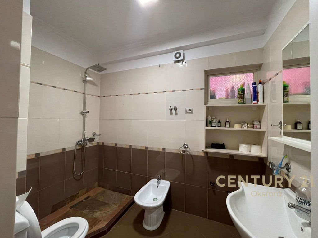 VICINO A SELVIS IN VIA SIRI KODRA, VENDESI 2 APPARTAMENTI 3+1+2 E APPARTAMENTO 1+1 422,400 €