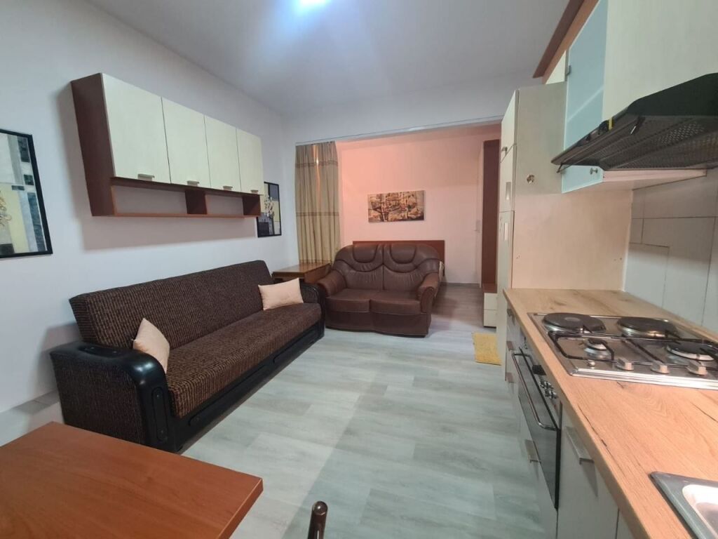 GARSONIERE 40,000 LEKE 21 DHJETORI