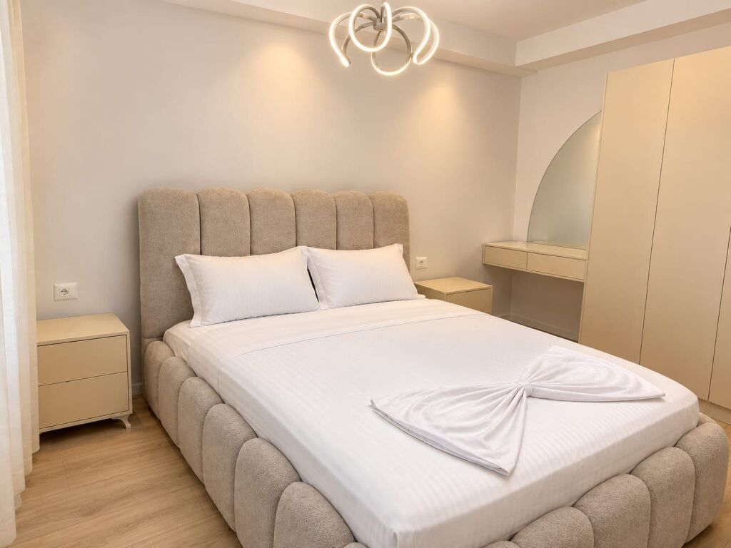 # IN AFFITTO: 1+1 📍 Nuovo Boulevard (Vicino a SPAK - Via Jordan Misja) - 70.000 ALL/Mese - Edificio Nuovo A.2026 - 4° Piano - SUP. 80m² || (100% Mai Abitato, 100% Nuovo 🔥)