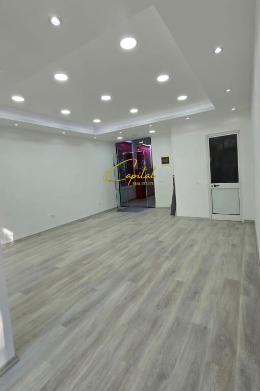 ZYRE ME QIRA 40 M2 ISH EKSPOZITA 60.000 LEKE