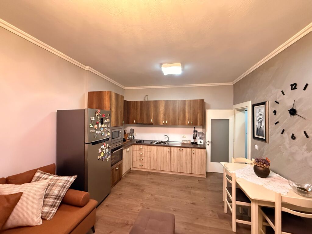 SHITET APARTAMENT 2+1 I MOBILUAR – PËRBALLË DELIJORGJIT !