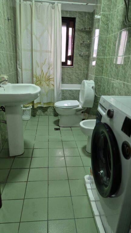 Jepet apartament me qera 2+1 te sheshi Willson