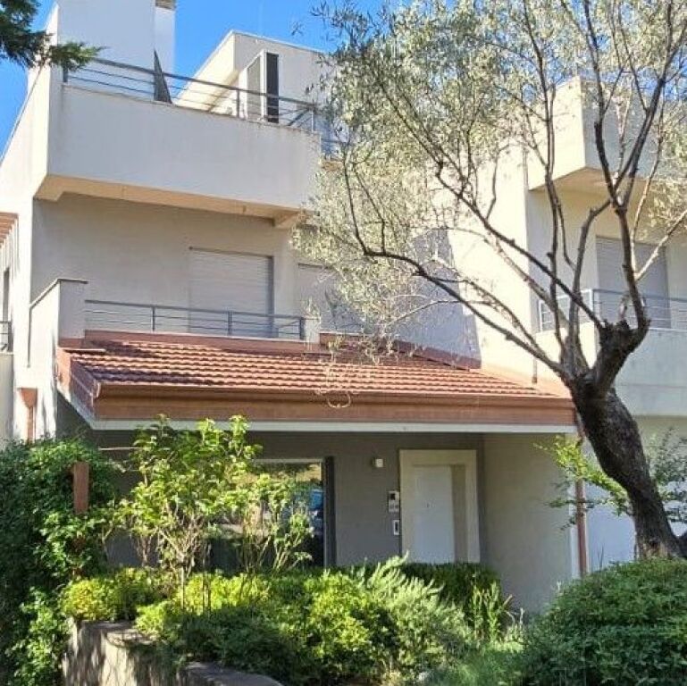 🏡✨ VILLA SU 3 PIANI IN VENDITA | LUNDËR – VICINO A TEG ✨🏡