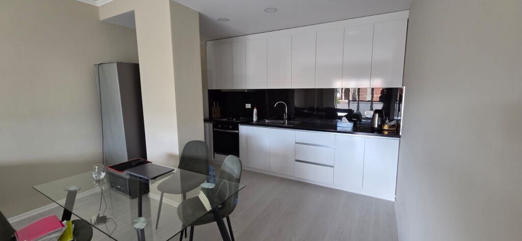 Shitet Apartament 1+1,Rruga e Ullishtes ,Liqeni I Thate