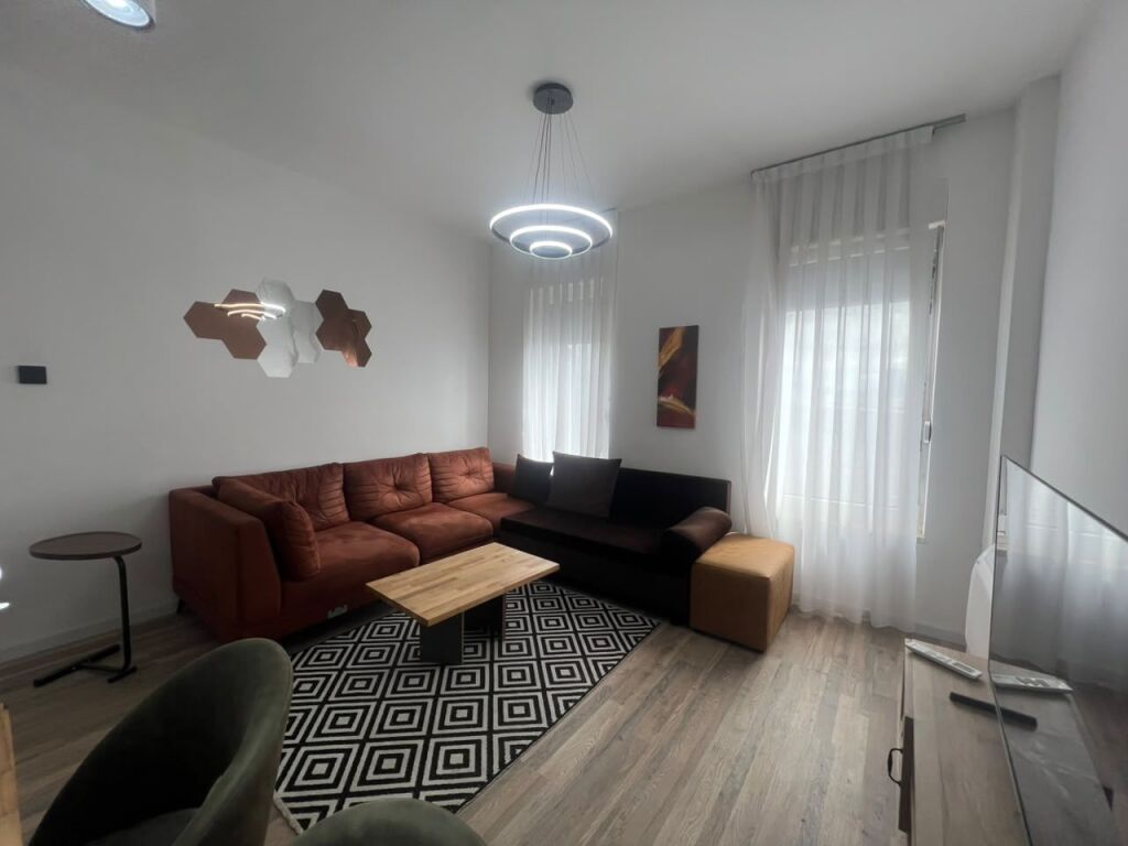Apartament 2+1 per qira tek Bulevardi i Ri!