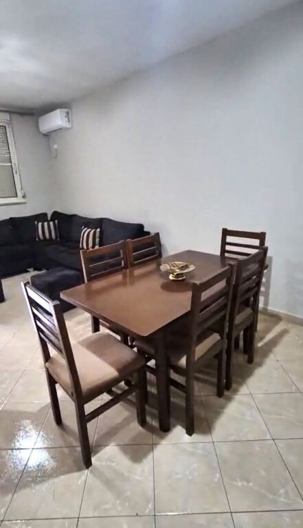 Don Bosko, vicino a Viva Market, si affitta appartamento arredato 2+1. 50.000 Leke   