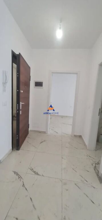 AFFITTASI AMBIENTE PER UFFICIO 79 M2 " VIA DRITAN HOXHA VICINO KUPOLES " 45.000 LEKE