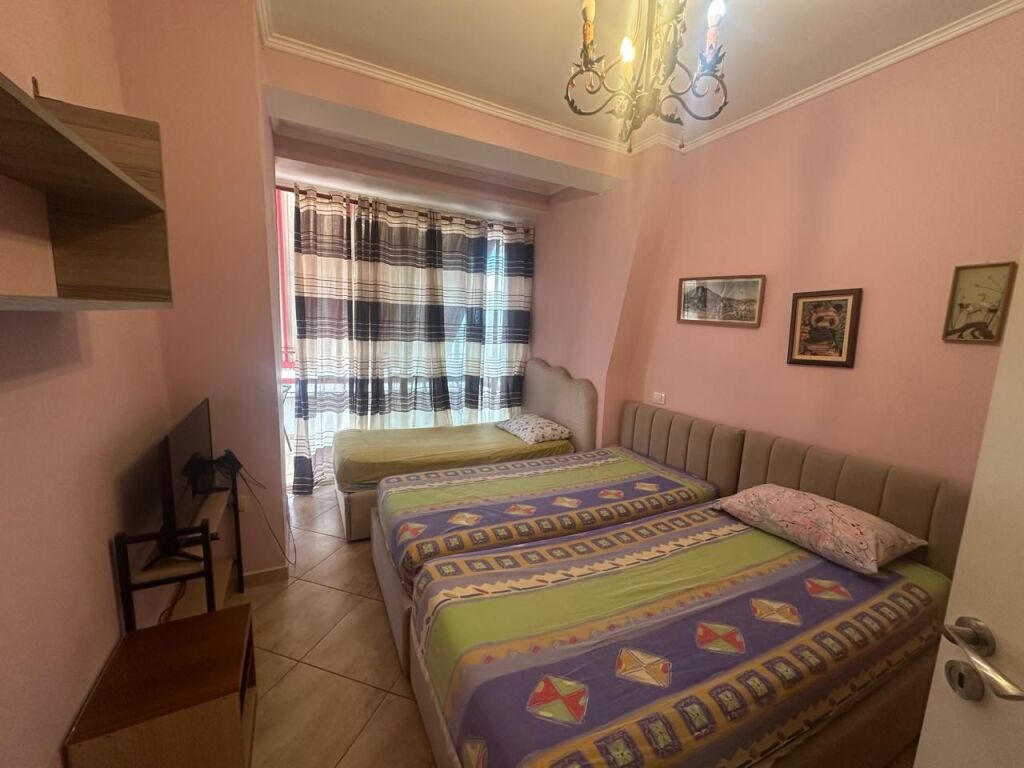 Rruga Kongresi i Manastirit,prane Pediatrise  jepet me qera apartament 1+1i mobiluar. 50,000Leke