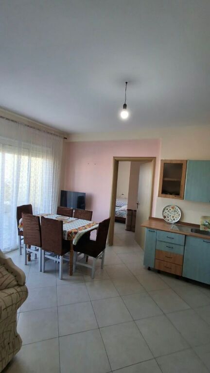 JEPET ME QIRA APARTAMENT 3+1 – STACIONI I DYTË, PLAZH!
