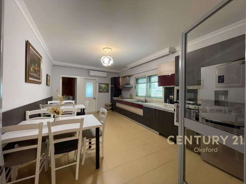 VICINO A SELVIS IN VIA SIRI KODRA, VENDESI 2 APPARTAMENTI 3+1+2 E APPARTAMENTO 1+1 422,400 €