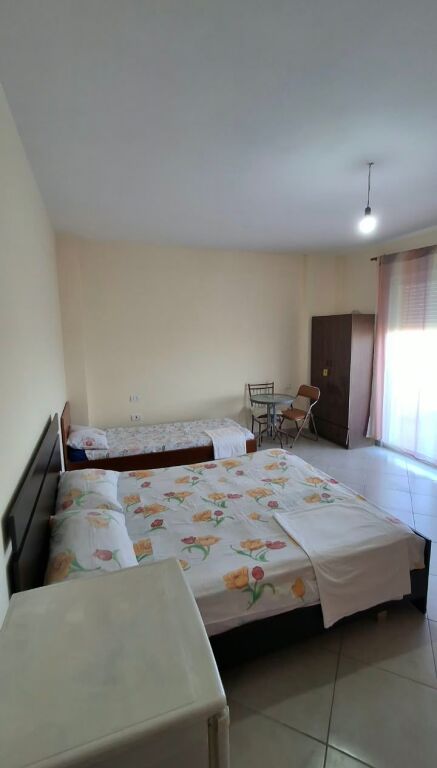 JEPET ME QIRA APARTAMENT 3+1 – STACIONI I DYTË, PLAZH!

