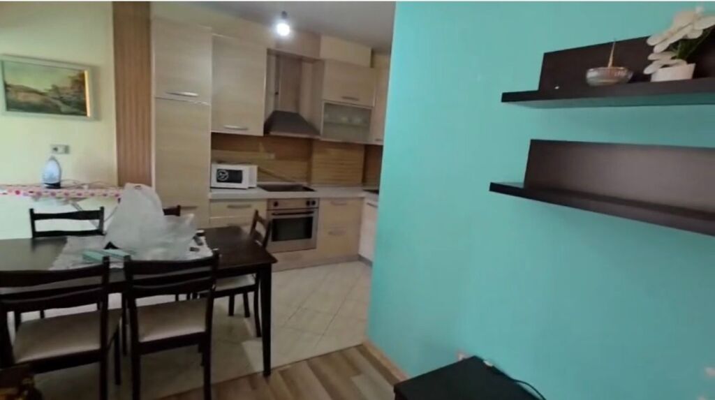 2+1, 5th floor without elevator, Kavaja street, 550 thousand lek