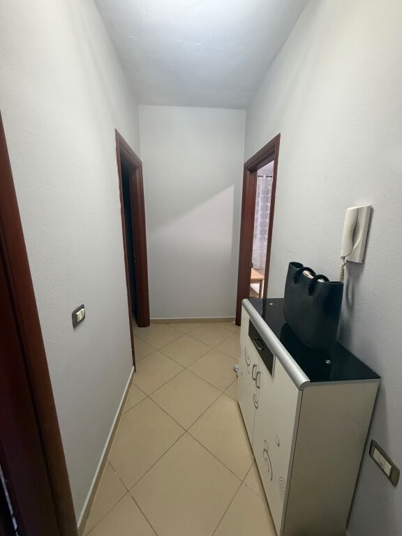 🏠 JEPET ME QIRA – APARTAMENT 1+1  📍 Misto Mame 🏢 Kati 8 | 🛗 Me ashensor 💰 40.000 Lekë/muaj