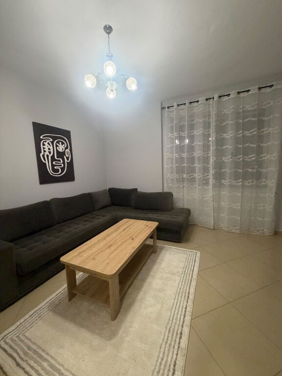 Jepet me qera Apartament 1+1 Misto Mame