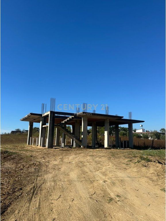 OBJECT IN CARCASS PHASE 400 m² LAND FOR SALE - Gjiri i Lalzit 145,000 €