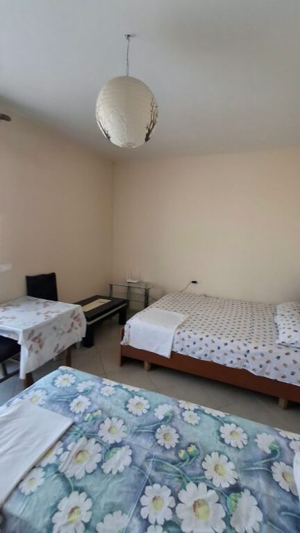 JEPET ME QIRA APARTAMENT 3+1 – STACIONI I DYTË, PLAZH!
