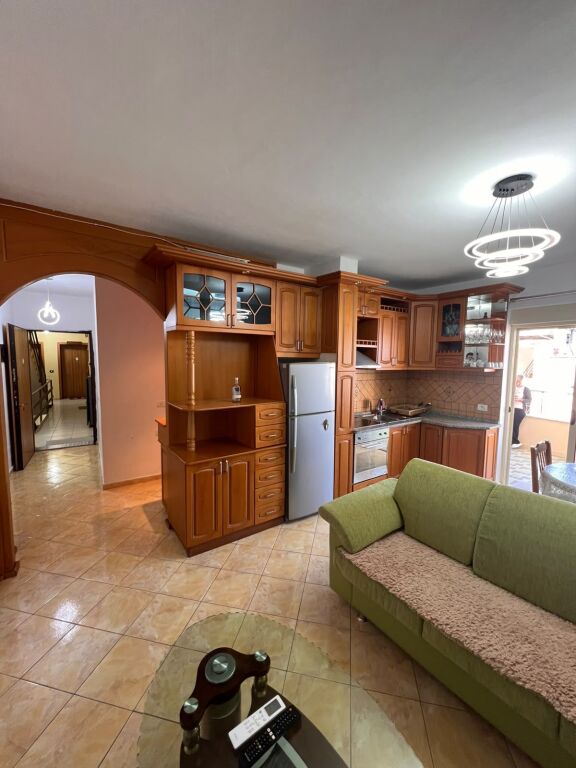 Jepet me qira apartament 1+1 me pamje deti – Plazh, Durrës