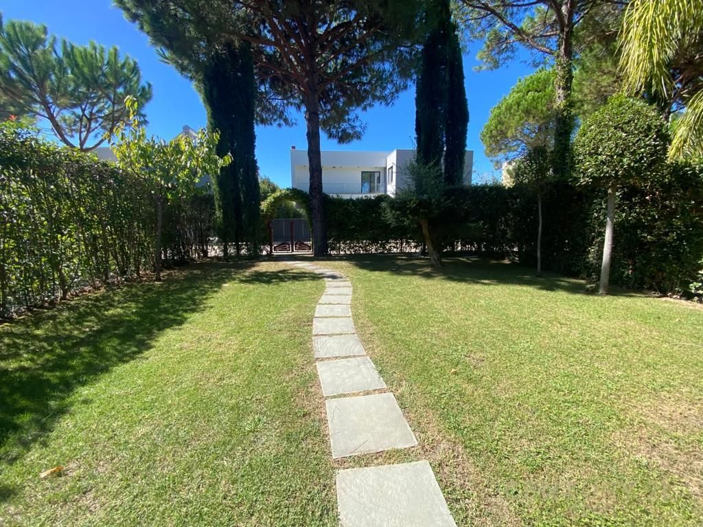 LURA 2 SELLING SUPER ADJACENT VILLAS LINE 2 568,500 € or 51,900,000 Lekë