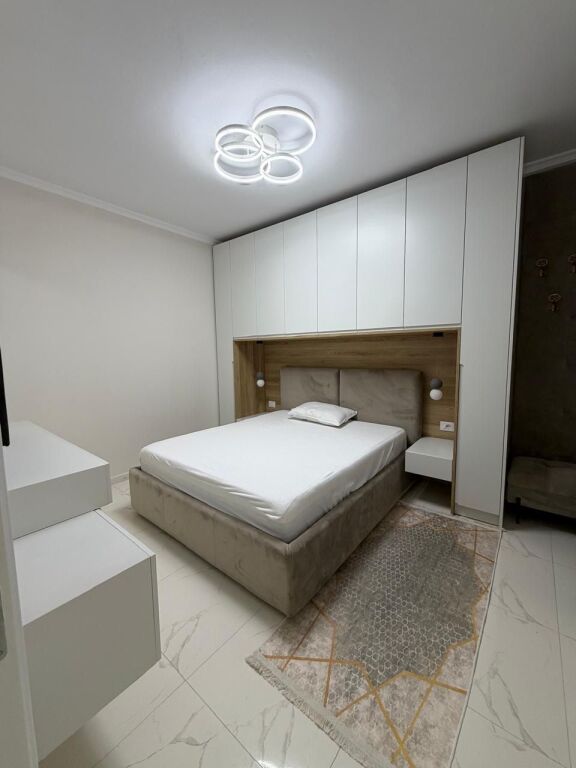 Apartament 2+1 per qera Golden Park !