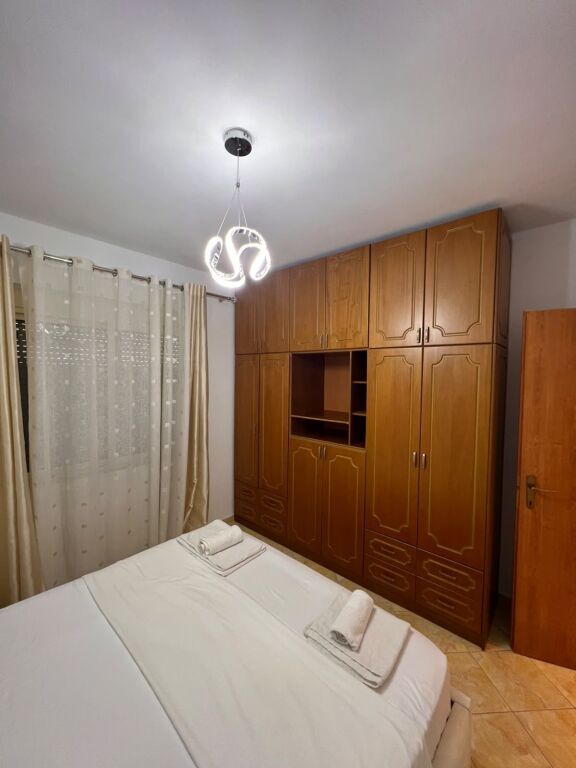 Jepet me qira apartament 1+1 me pamje deti – Plazh, Durrës