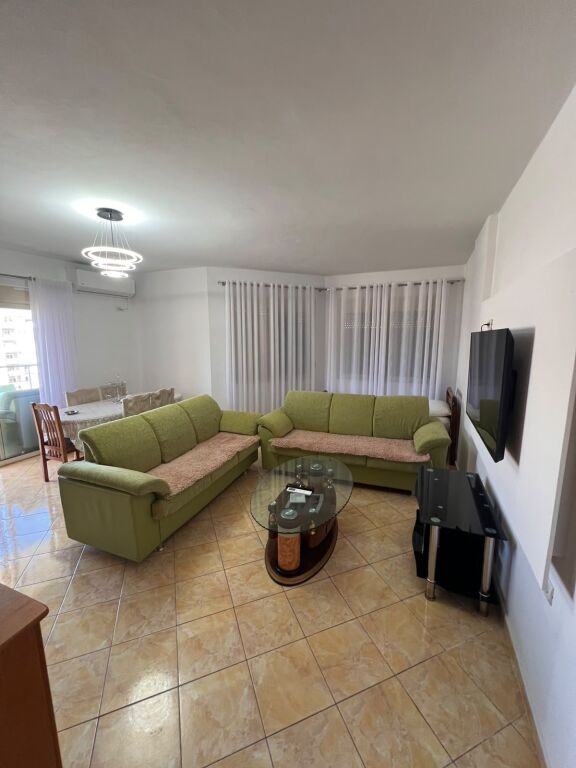 Jepet me qira apartament 1+1 me pamje deti – Plazh, Durrës