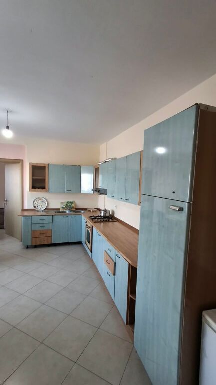 JEPET ME QIRA APARTAMENT 3+1 – STACIONI I DYTË, PLAZH!
