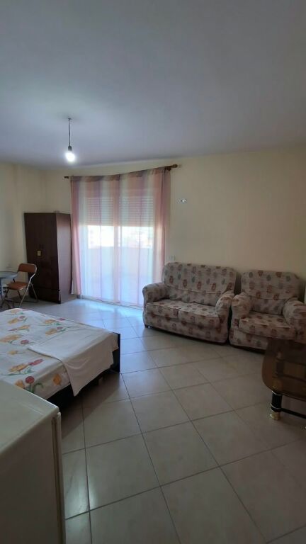 JEPET ME QIRA APARTAMENT 3+1 – STACIONI I DYTË, PLAZH!
