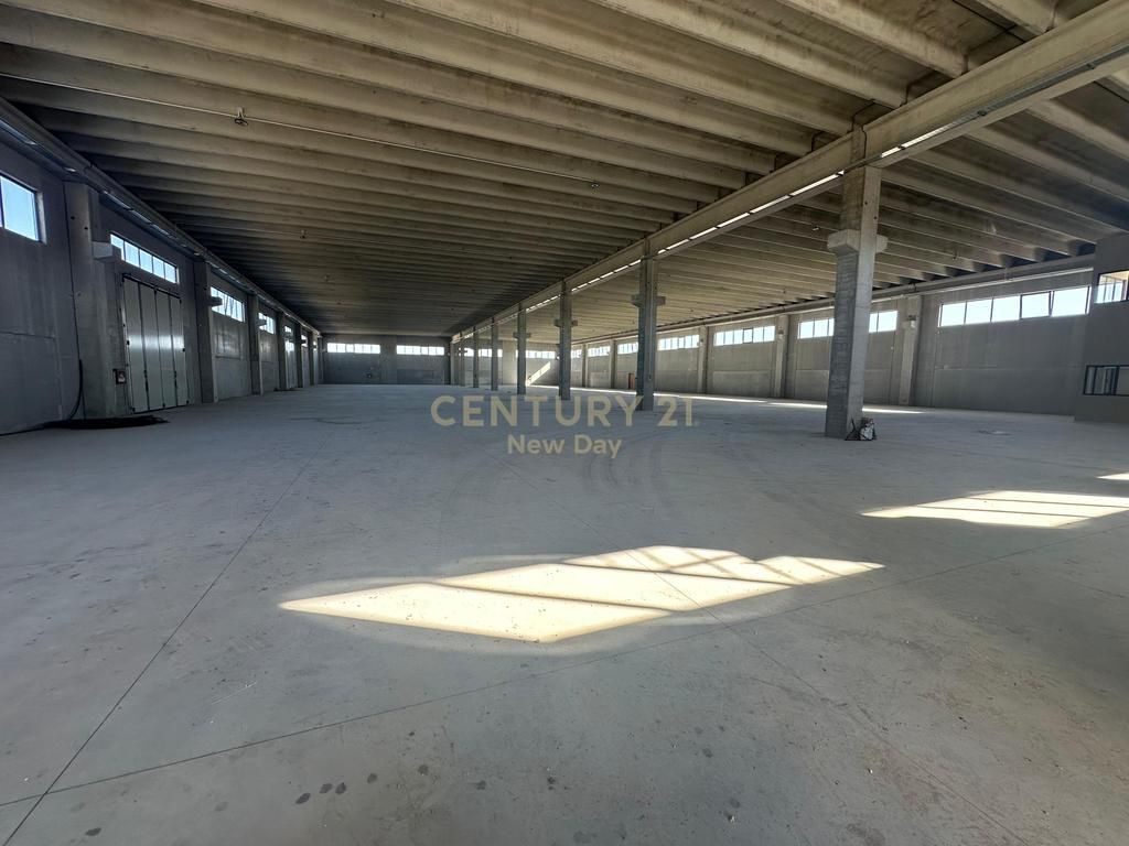 JEPET ME QIRA KAPNON INDUSTRIAL NE AUTOSTRADEN TIRANE - DURRES KM 30 8,000 € /Muaj