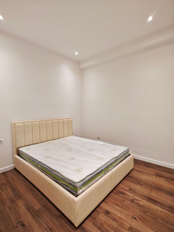 Shitet Apartament 47m² - Fresku