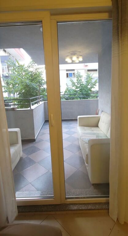 AFFITTASI 1+1+BALCONE - FRESKU, TIRANA