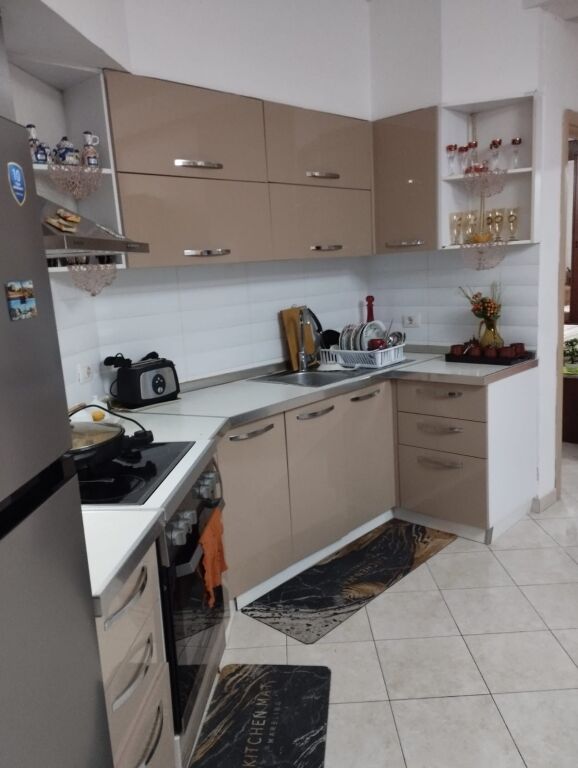 Apartament 2+1 per qera ne Yzberisht !