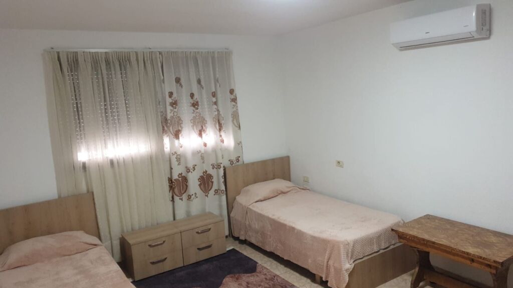 Jepet apartament me qera 2+1 te sheshi Willson