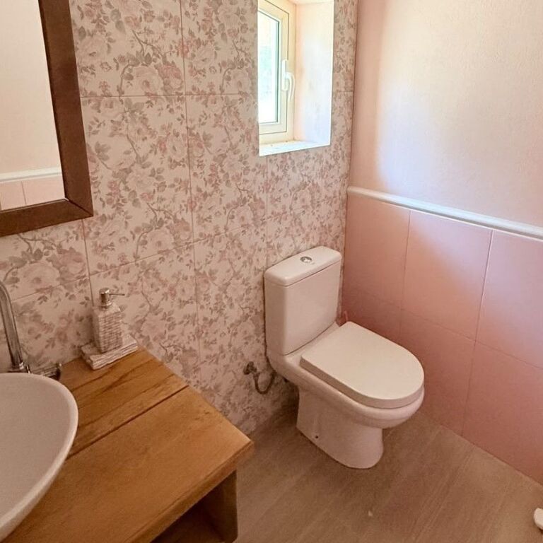 🏡 JEPET ME QIRA – VILË NË PETRELË