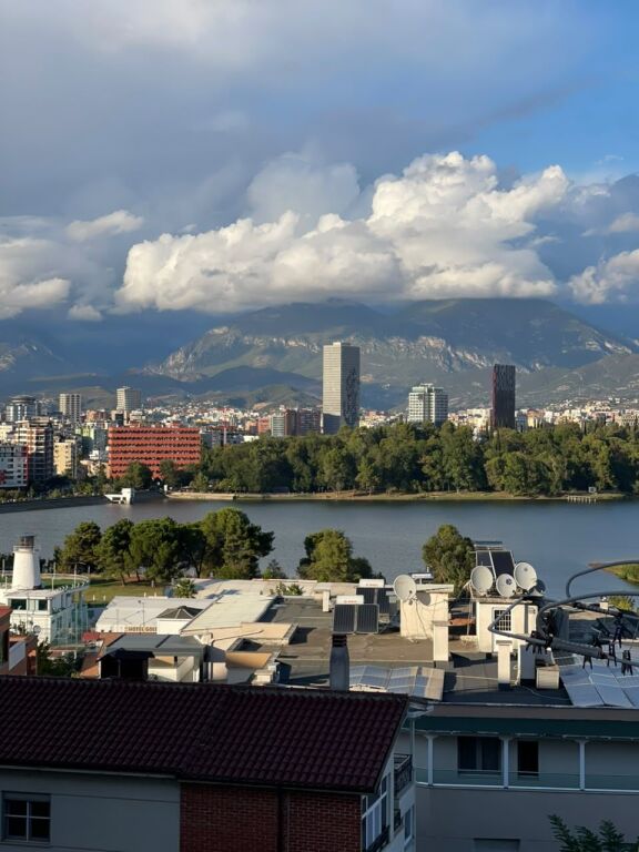FOR SALE APARTMENT 1+1 DRY LAKE, WITH VIEW OF THE LAKE.